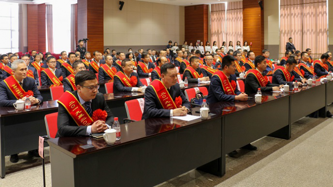 乐动·官方端网站在线召开2019—2020年度劳动模范<br/>暨2020年度先进单位先进集体先进工作者表彰大会