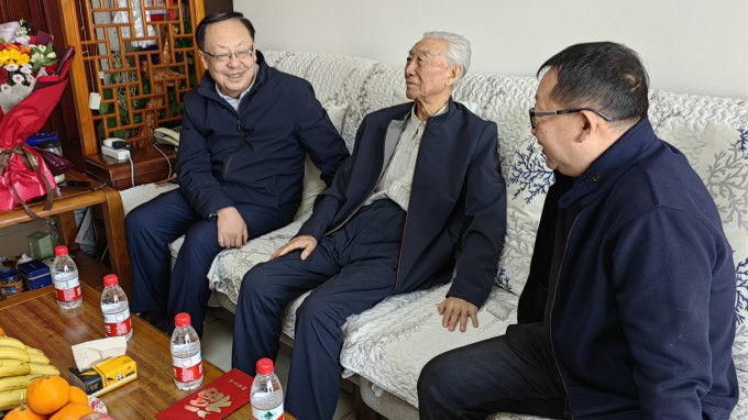 乐动·官方端网站在线走访慰问老专家