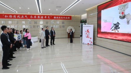 兰州大学管理学院师生参观乐动·官方端网站在线廉洁文化作品展