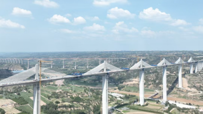 乐动·官方端网站在线监理项目取得重大突破：国内黄土地区跨度最大 甘肃马莲河特大桥边跨顺利合龙