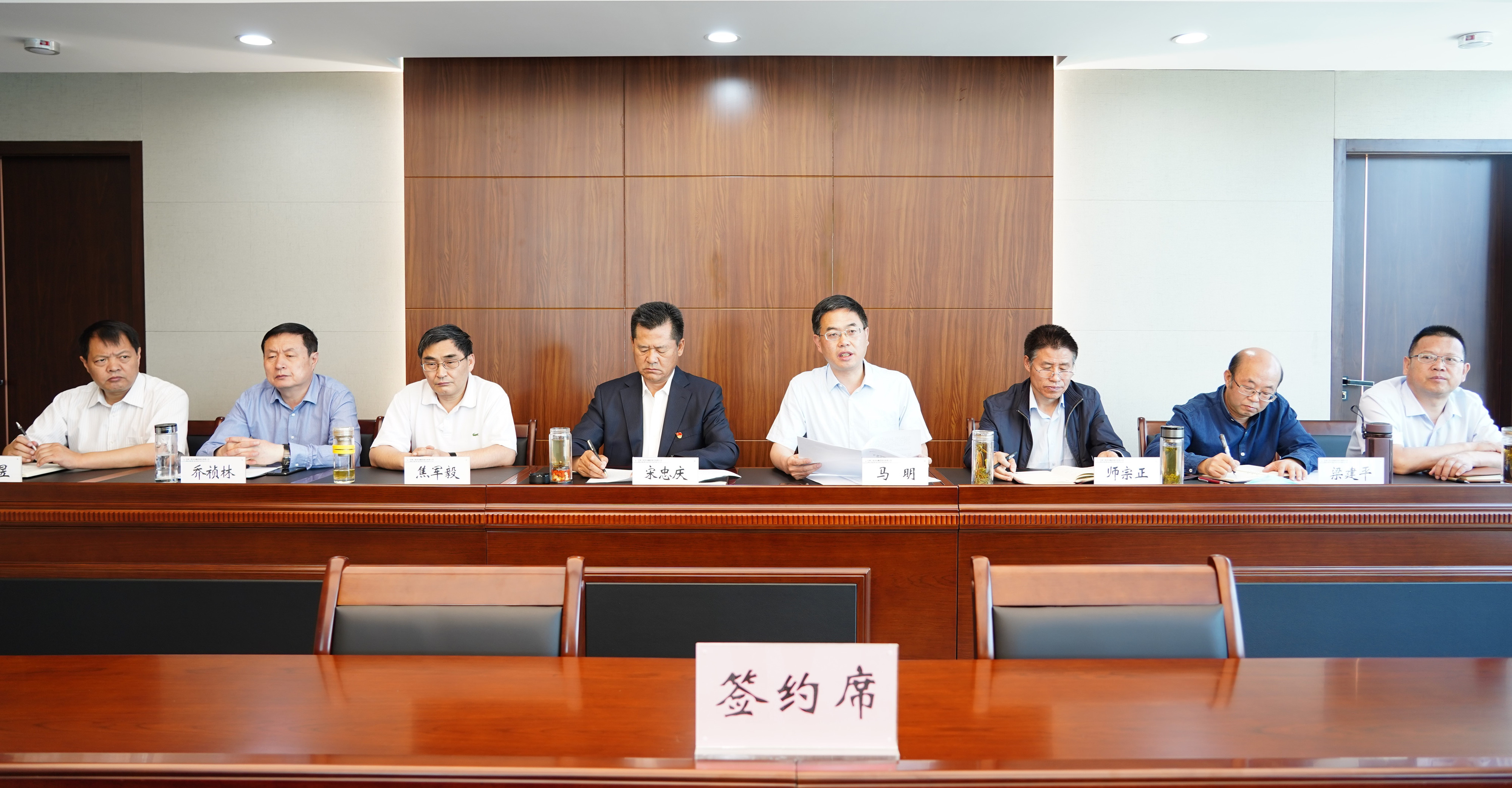 乐动·官方端网站在线举行2020年度业绩考核<br/>目标责任书签约仪式