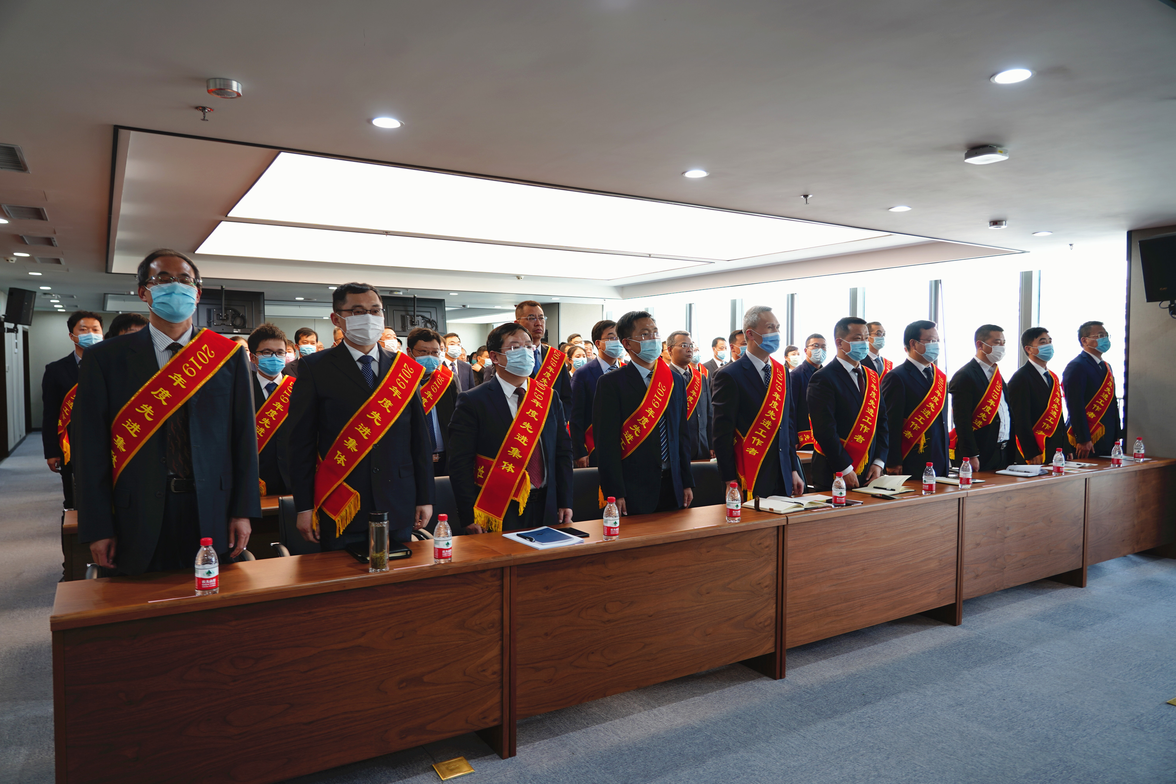 乐动·官方端网站在线召开2019年度先进集体<br/>先进工作者表彰大会