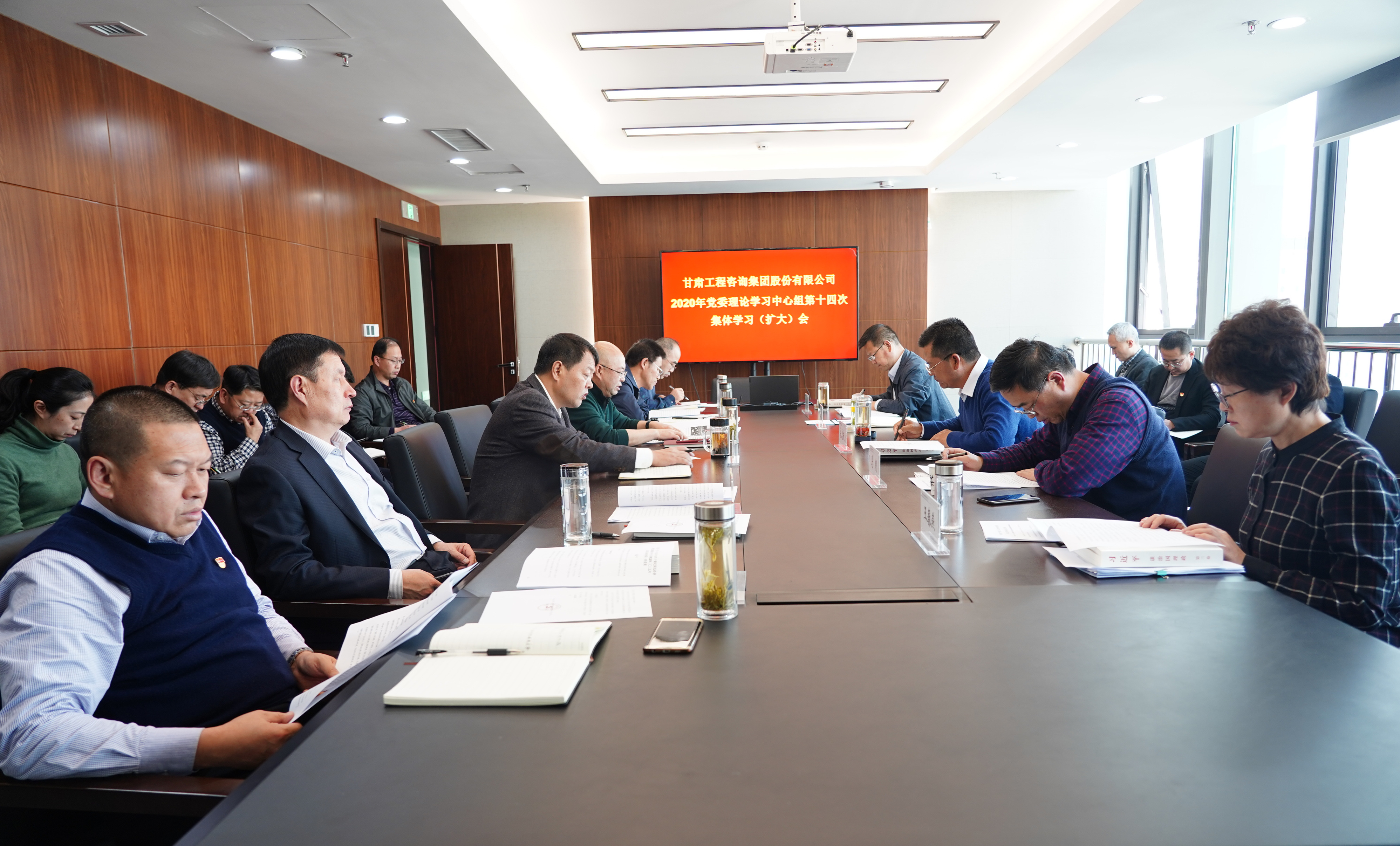 乐动·官方端网站在线组织召开2020年党委<br/>理论学习中心组第十四次集体学习(扩大)会